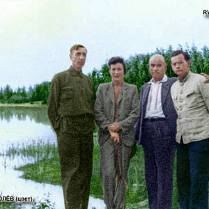 Н.И. Королёва с Ф.Г. Сухомлиновым и его сыном