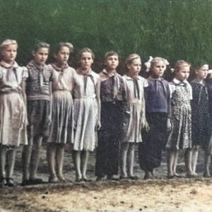Учащиеся средней школы на Городомле, 60-е годы