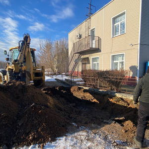 В Тверской области устраняют прорыв теплотрассы, без отопления остаются два дома в Пено