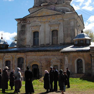 В храме 17-го века в Осташкове отслужили первый за 100 лет пасхальный молебен