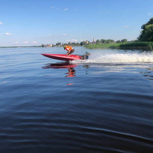 Водно-моторный спорт для всех: показательные заезды ко Дню молодёжи