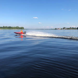 Водно-моторный спорт для всех: показательные заезды ко Дню молодёжи