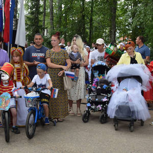 «Парад колясок» в Пеновском муниципальном округе: красочное шествие, подарившее море впечатлений